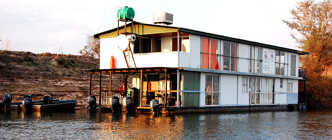 Shamwari houseboat